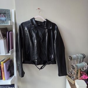 Chic Black Leather Jacket
